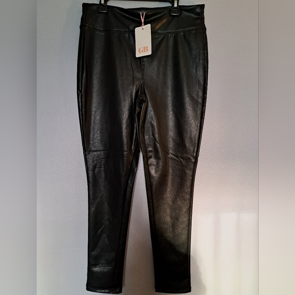 GB  Gianni Bini faux leather leggings, New with tags, size L. A3
